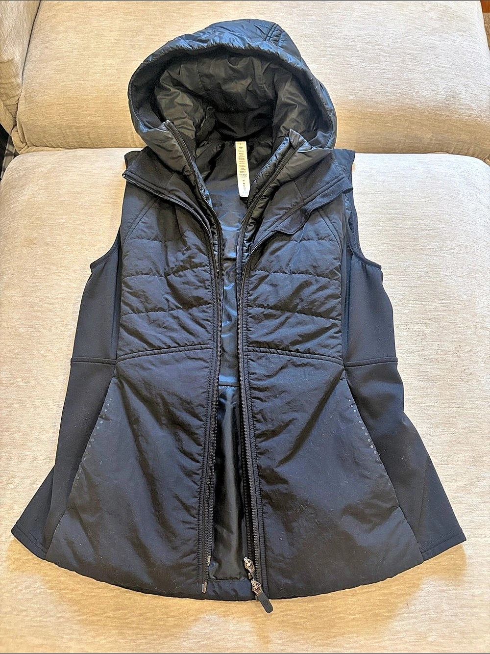 Lululemon Down for It All Vest Hooded Quilted Black , size 8